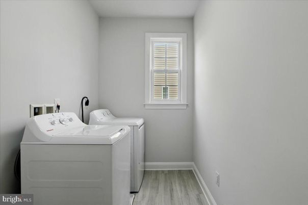 Interior, Washer, Wood Texture Flooring