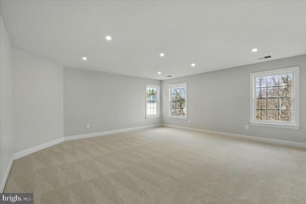 Empty room, Interior, Recessed Lighting