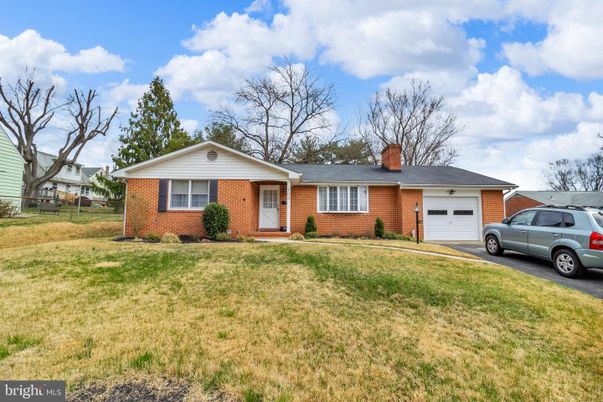 Attached, Exterior, Facade, Brick Facade, Ranch