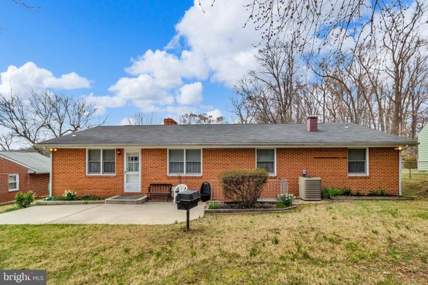 Exterior, Facade, Brick Facade, Ranch