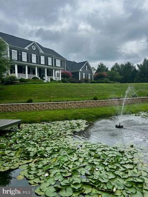 Exterior, Lake