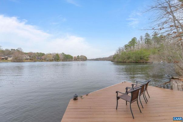 Exterior, Lake