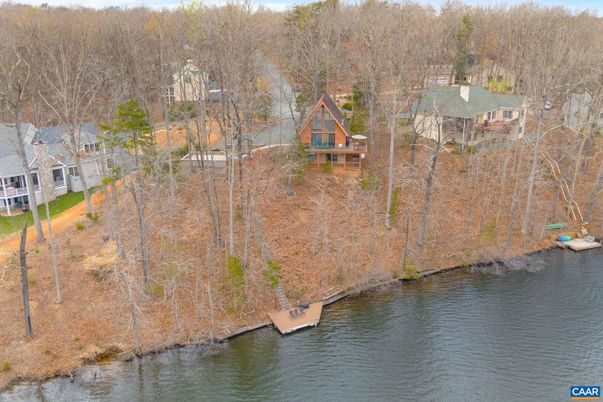 Exterior, Lake