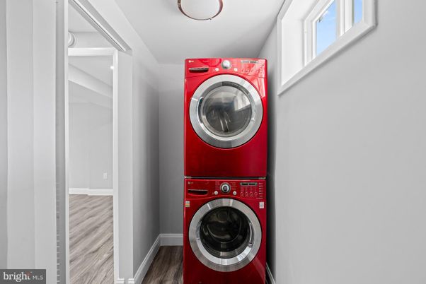 Interior, Utility Closets, Washer, Wood Texture Flooring