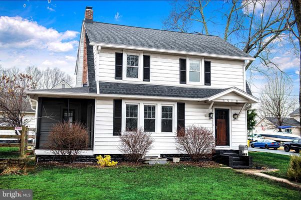 Exterior, Facade, American Foursquare