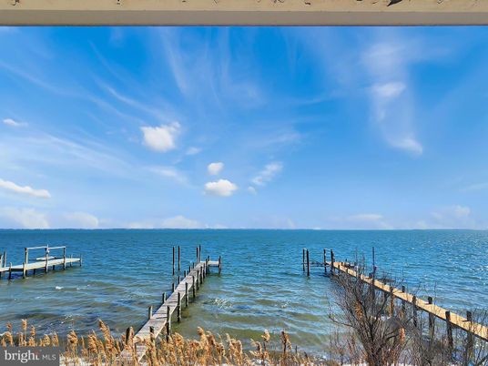 Exterior, Lake
