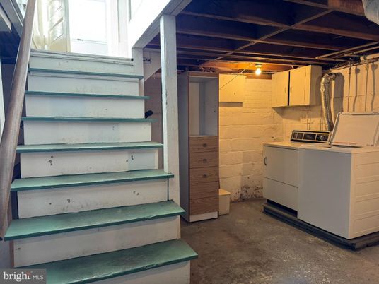Interior, Washer, Wooden Beams