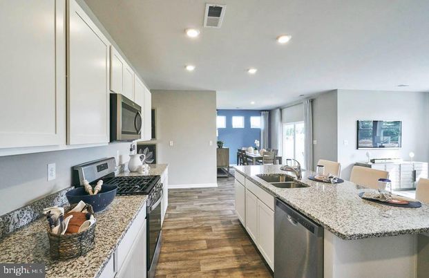 Dining room, Interior, Kitchen, Recessed Lighting, Wood Texture Flooring