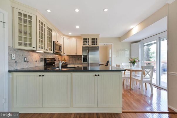Dining room, Interior, Kitchen, Recessed Lighting, Stainless Steel Appliances, Wood Texture Flooring