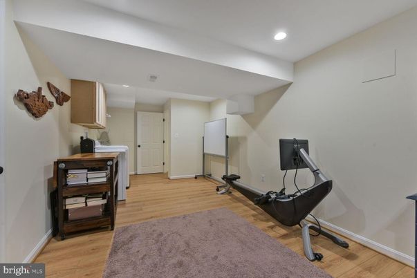 Fitness Equipment, Interior, Recessed Lighting, Wood Texture Flooring