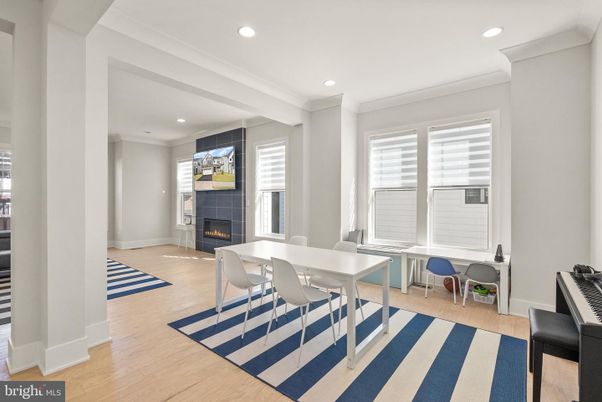 Dining room, Fireplace, Interior, Recessed Lighting, Wood Texture Flooring