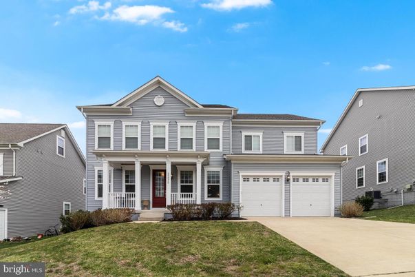 Attached, Exterior, Facade, Farmhouse