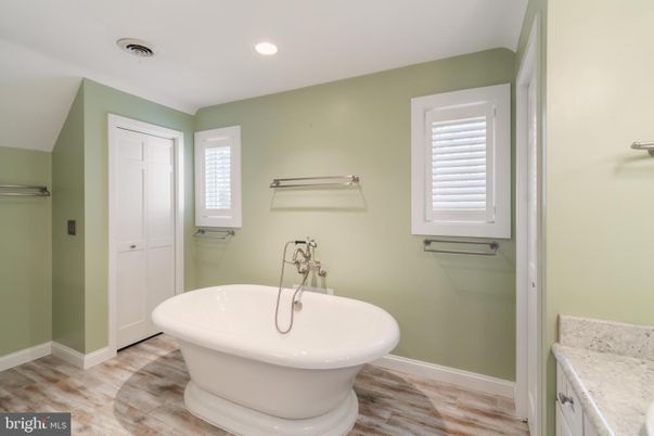 Bathroom, Free Standing Baths, Interior, Recessed Lighting, Wood Texture Flooring