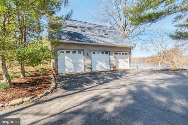 Detached Garage, Exterior