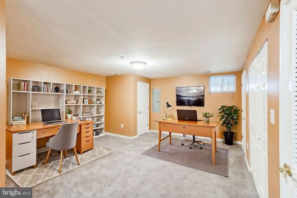 Home Office, Interior