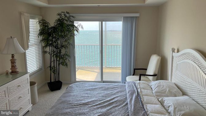 Bedroom, Interior, Water