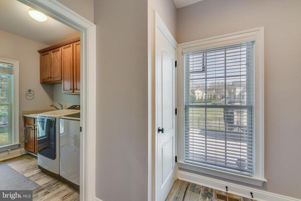 Interior, Washer, Wood Texture Flooring