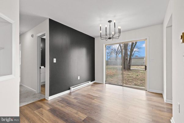 Empty room, Interior, Pendant Lights, Wood Texture Flooring