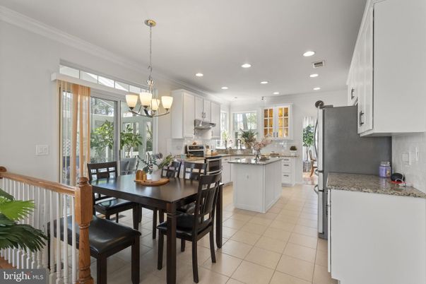 Chandelier, Dining room, Interior, Kitchen, Recessed Lighting, Stainless Steel Appliances