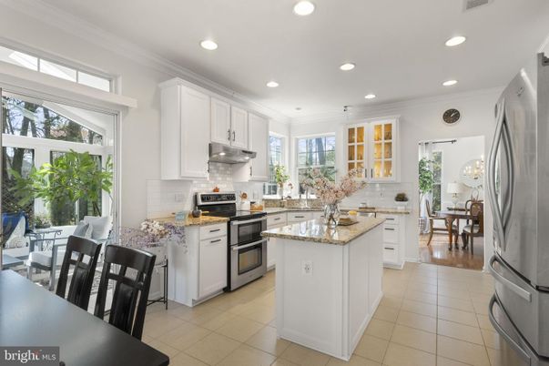 Dining room, Interior, Kitchen, Recessed Lighting, Stainless Steel Appliances
