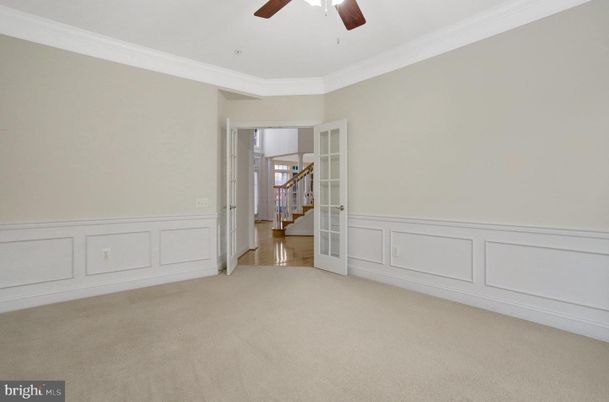 Empty room, Interior