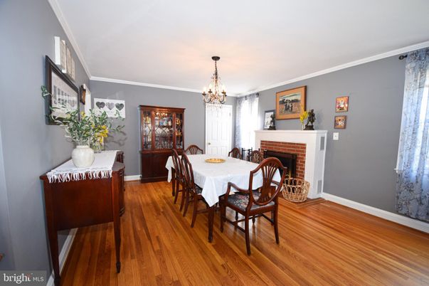 Chandelier, Dining room, Fireplace, Interior, Wood Texture Flooring