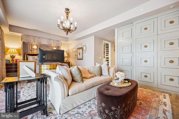 Chandelier, Interior, Living room