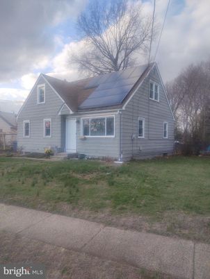 Backyard, Exterior, Facade, Solar Panels, Ranch