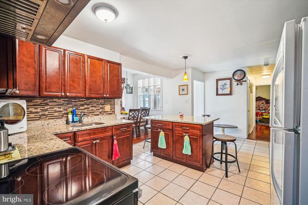 Dining room, Interior, Kitchen, Pendant Lights, Wood Texture Flooring