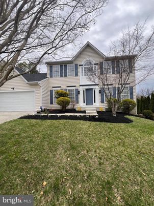 Attached, Exterior, Facade, Farmhouse