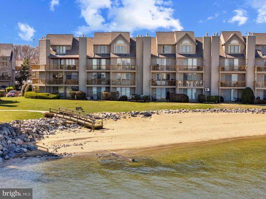 Exterior, Facade, Lake, Condo Building
