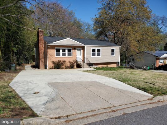 Backyard, Exterior, Facade, Brick Facade, Cape Cod
