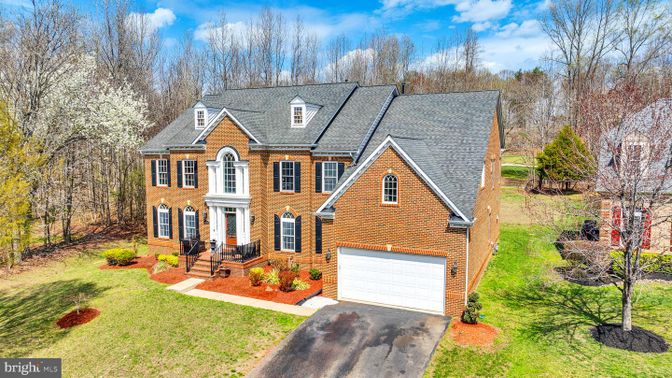 Attached, Exterior, Facade, Brick Facade, Georgian
