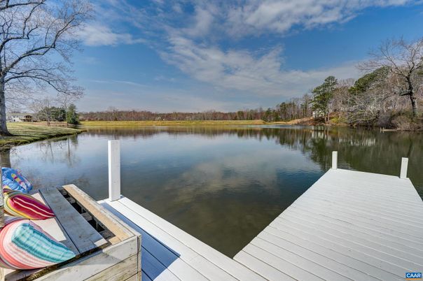 Exterior, Lake