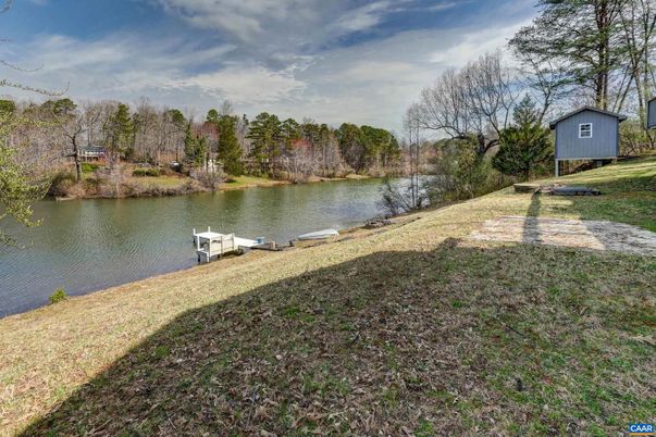 Exterior, Lake