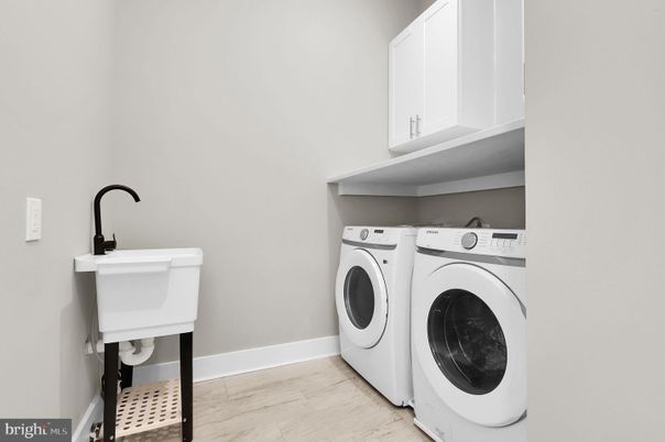 Interior, Utility Closets, Washer, Wood Texture Flooring