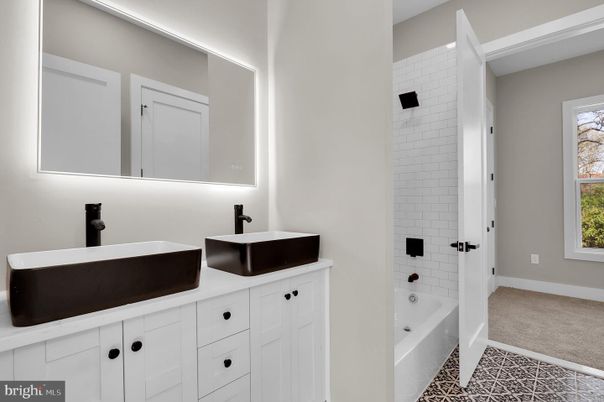 Bathroom, Dual Sink Vanities, Interior