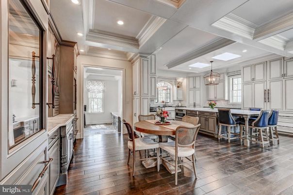 Chandelier, Dining room, Interior, Kitchen, Pendant Lights, Recessed Lighting, Wood Texture Flooring