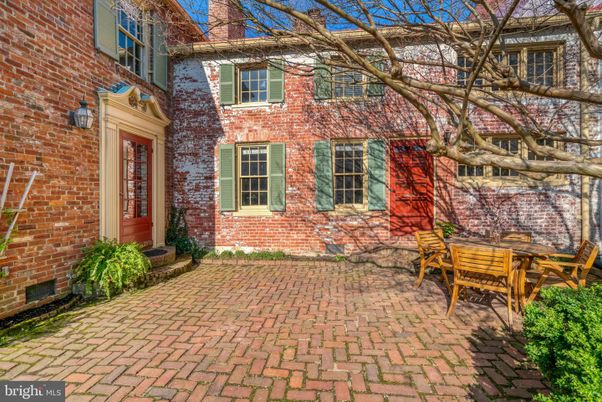 Exterior, Facade, Brick Facade, Georgian