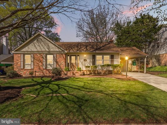 Backyard, Exterior, Facade, Brick Facade, Ranch