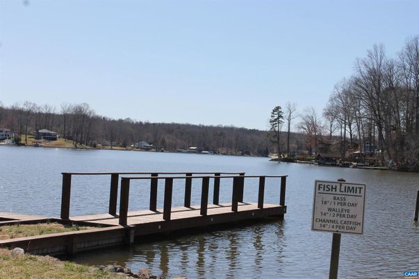 Exterior, Lake