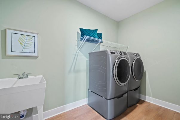Interior, Washer, Wood Texture Flooring