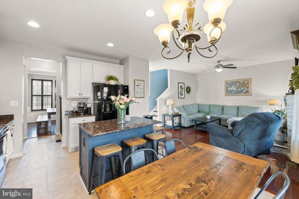 Chandelier, Dining room, Interior, Kitchen, Living room, Recessed Lighting