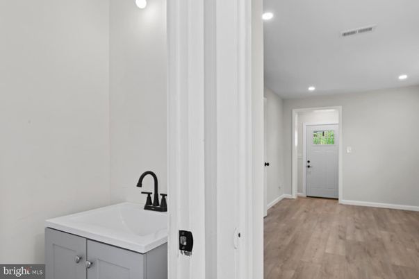 Bathroom, Interior, Recessed Lighting, Wood Texture Flooring