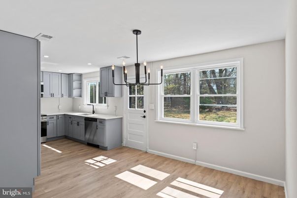 Interior, Kitchen, Pendant Lights, Recessed Lighting, Wood Texture Flooring