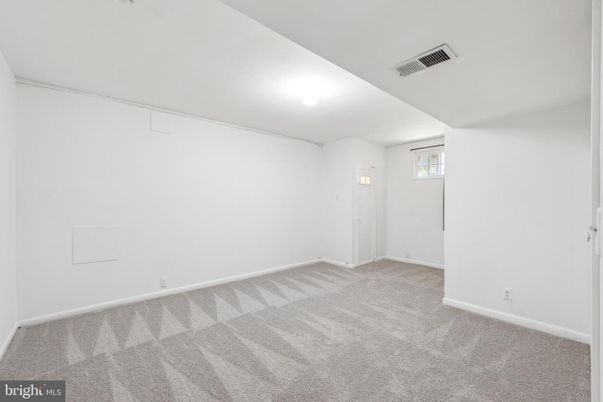 Empty room, Interior