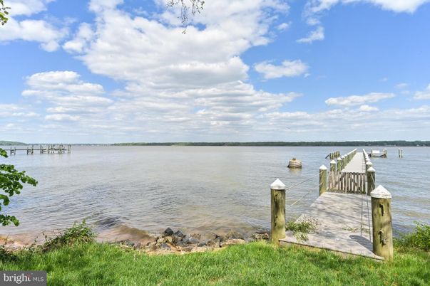 Exterior, Lake