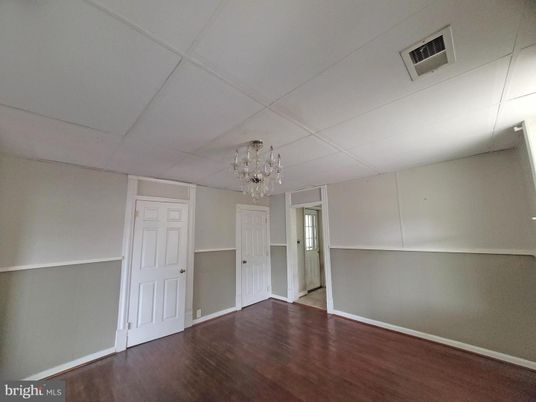 Chandelier, Empty room, Interior, Wood Texture Flooring