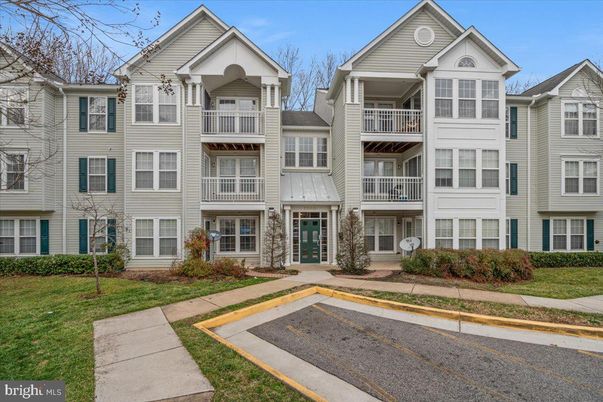 Exterior, Facade, Rowhouse