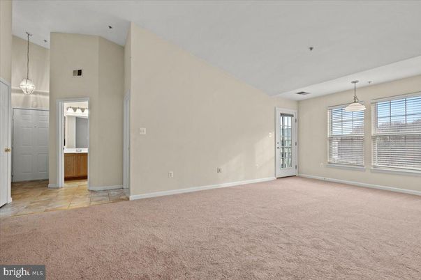 Empty room, Interior, Pendant Lights